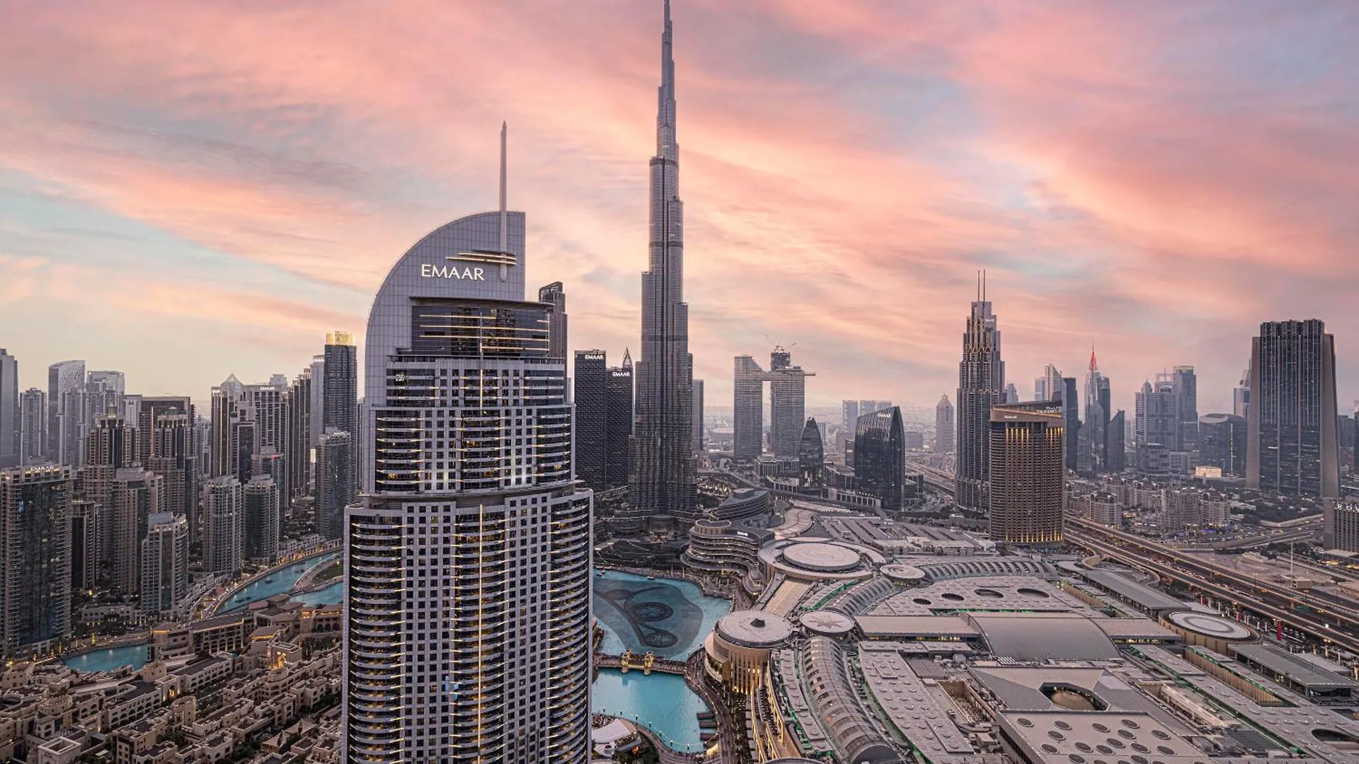 Full Burj Khalifa - 3 Bedroom + Maid In Downtown Dubai Apartment
