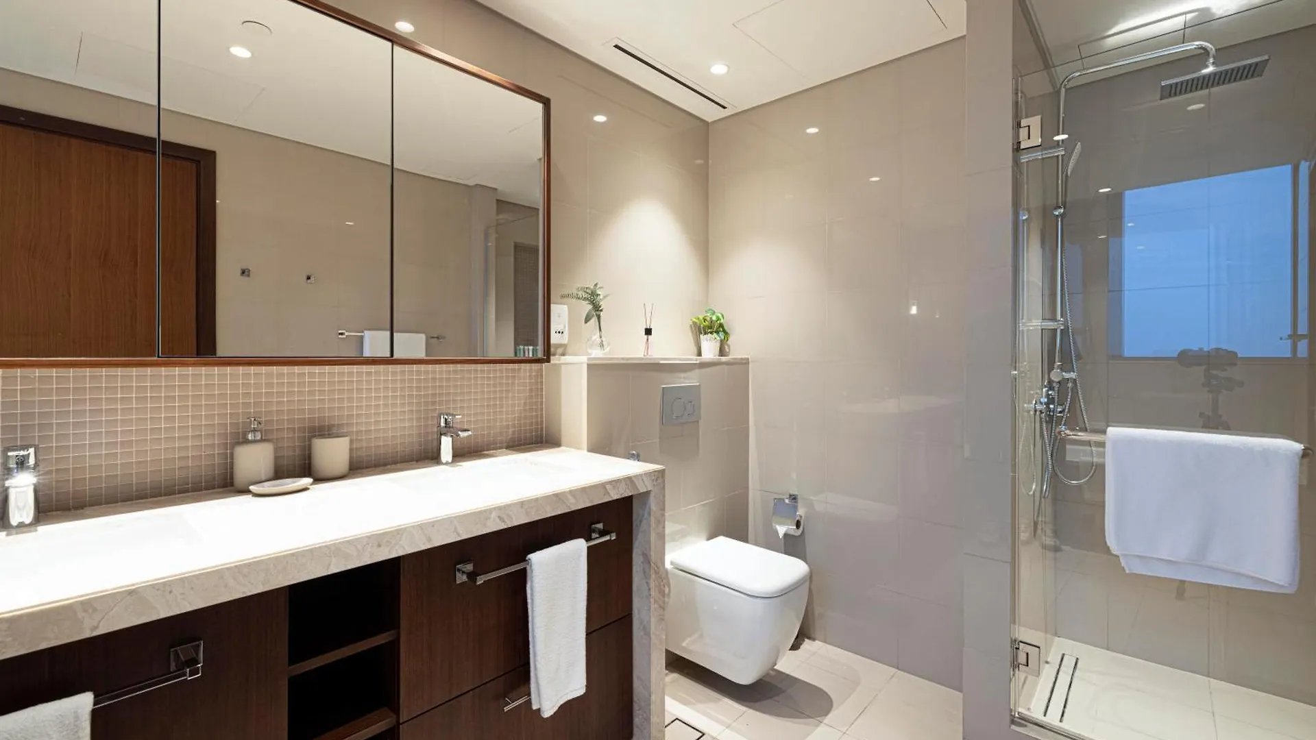 Full Burj Khalifa - 3 Bedroom + Maid In Downtown Dubai 0*,  United Arab Emirates
