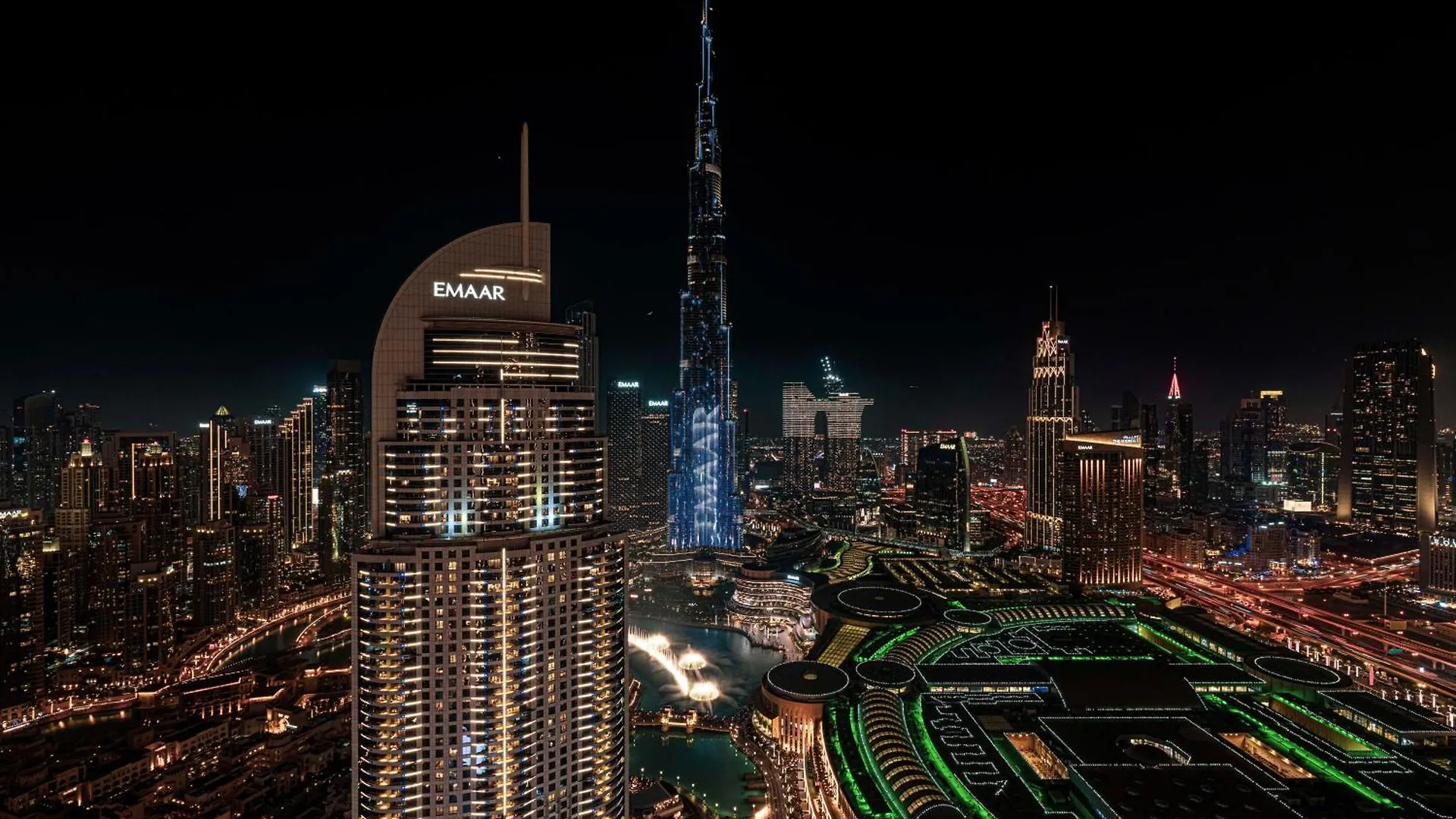 Full Burj Khalifa - 3 Bedroom + Maid In Downtown Dubai Apartment